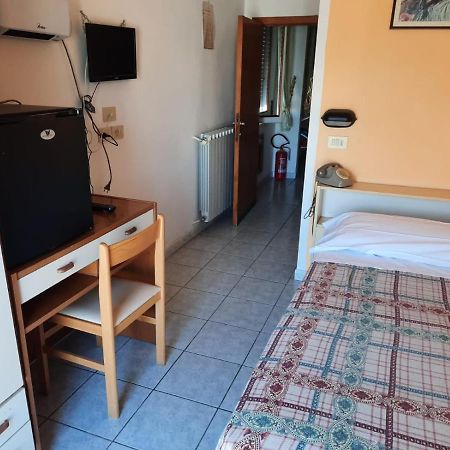 Hotel Vittoria Кианчано Терме Екстериор снимка