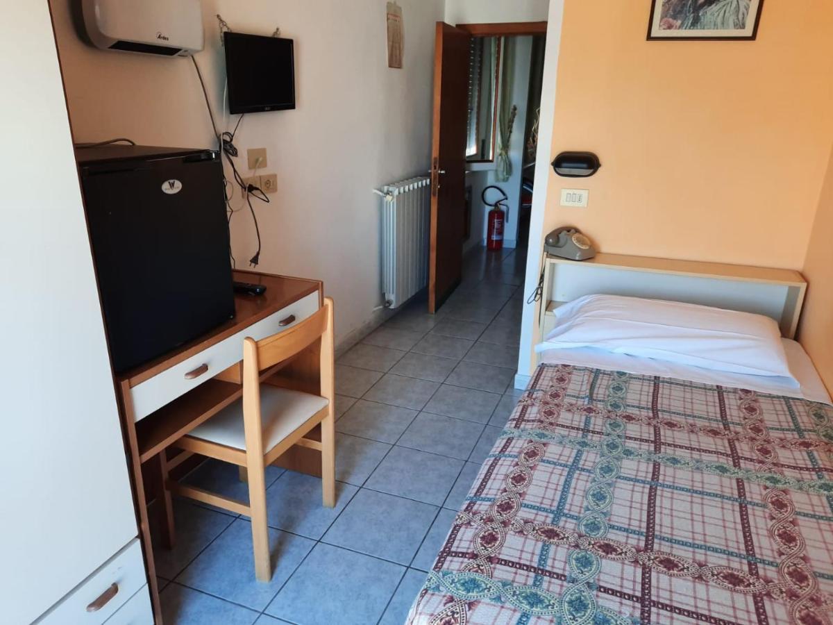 Hotel Vittoria Кианчано Терме Екстериор снимка