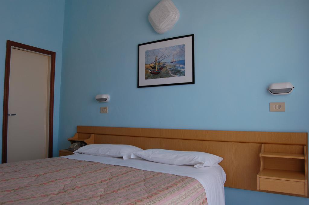 Hotel Vittoria Кианчано Терме Екстериор снимка