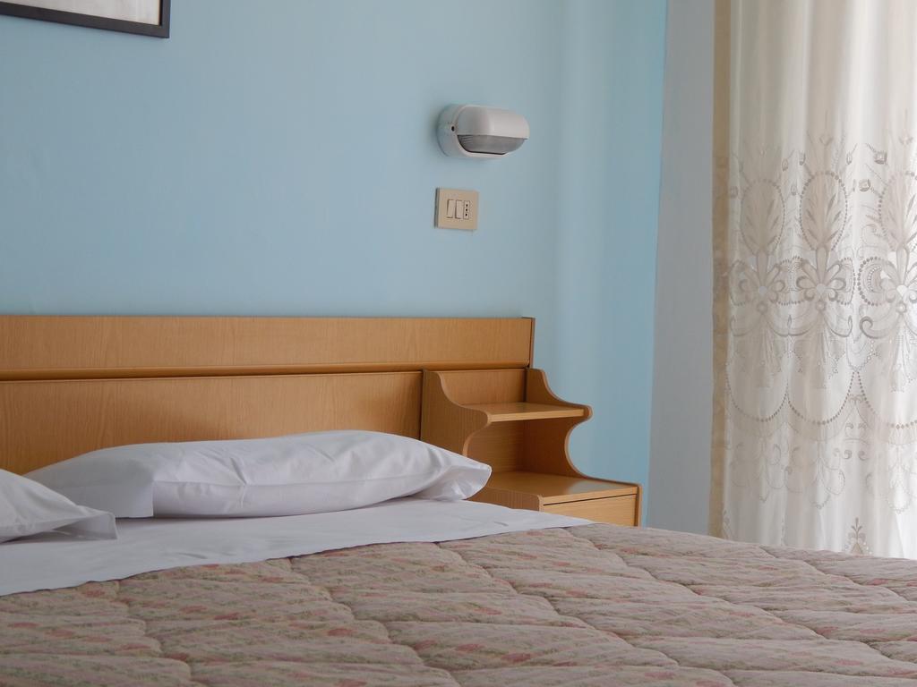 Hotel Vittoria Кианчано Терме Екстериор снимка