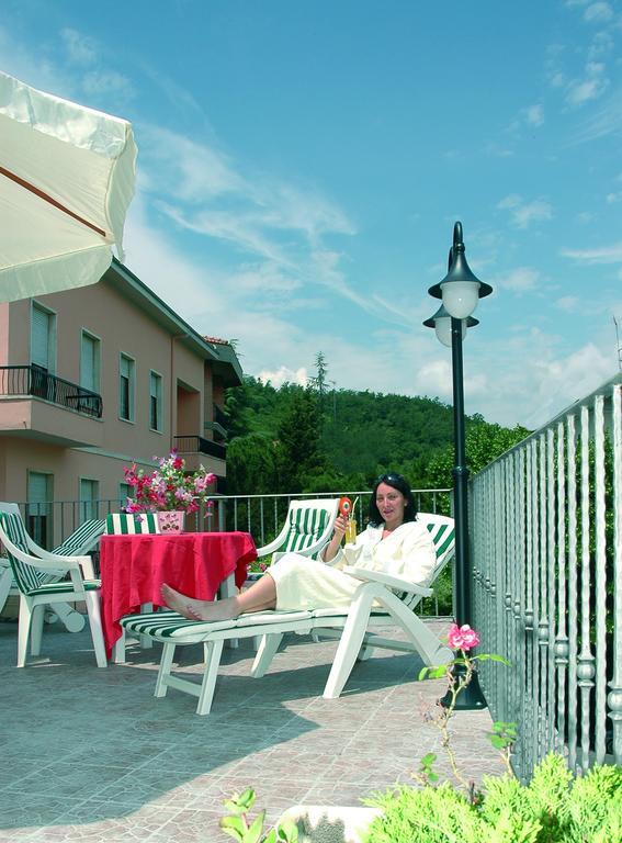 Hotel Vittoria Кианчано Терме Екстериор снимка