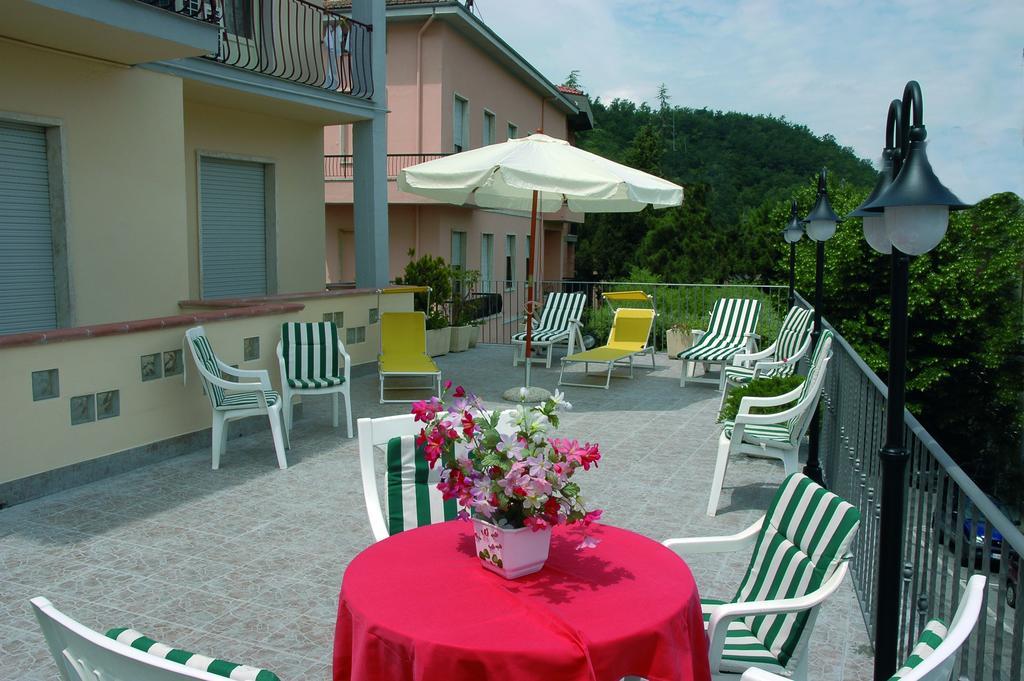 Hotel Vittoria Кианчано Терме Екстериор снимка