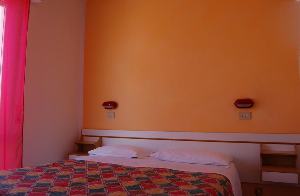 Hotel Vittoria Кианчано Терме Екстериор снимка