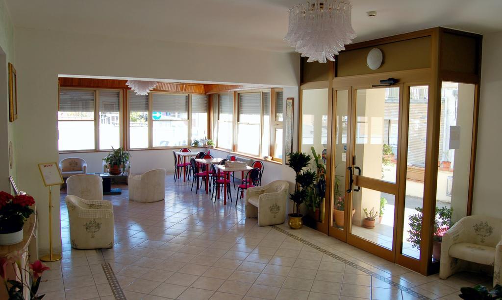 Hotel Vittoria Кианчано Терме Екстериор снимка