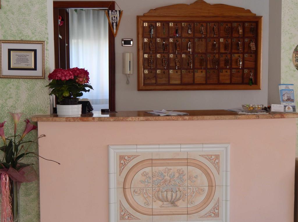 Hotel Vittoria Кианчано Терме Екстериор снимка