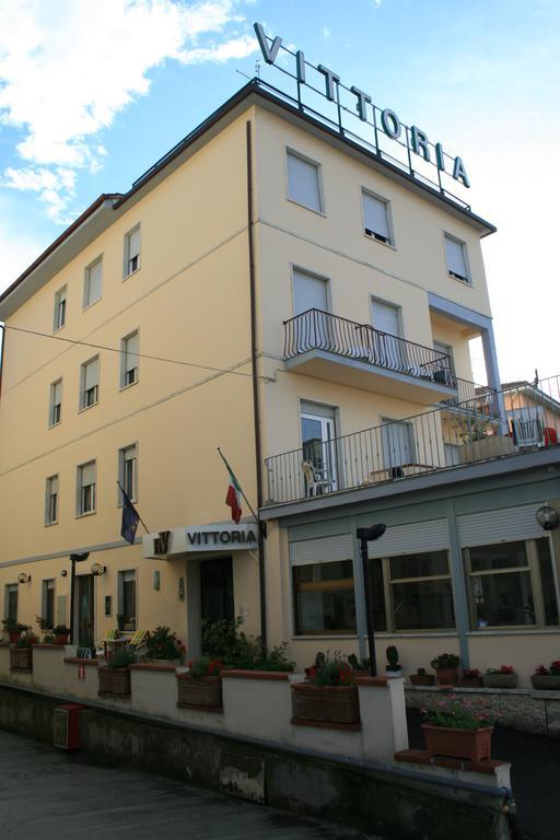 Hotel Vittoria Кианчано Терме Екстериор снимка