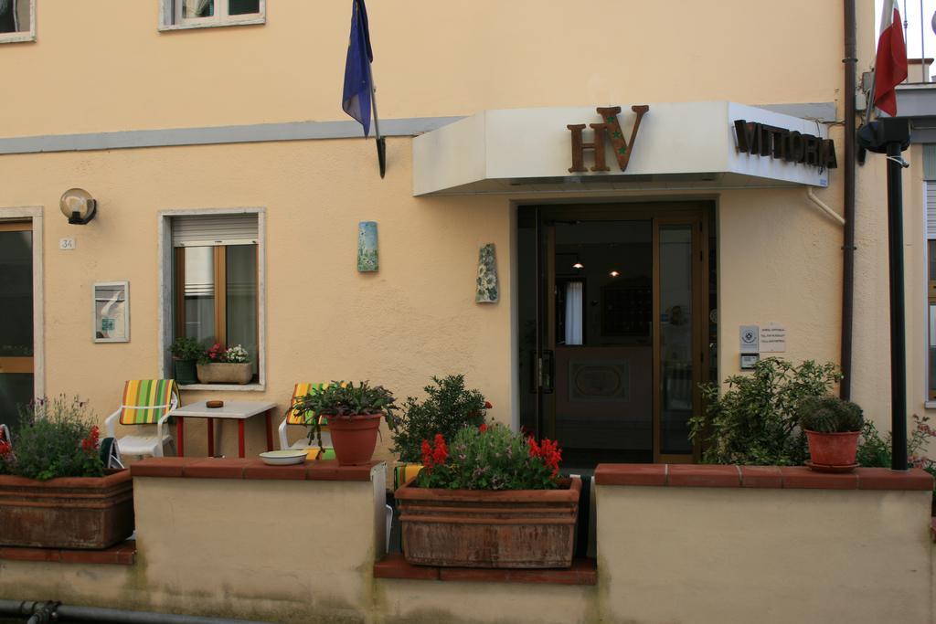 Hotel Vittoria Кианчано Терме Екстериор снимка